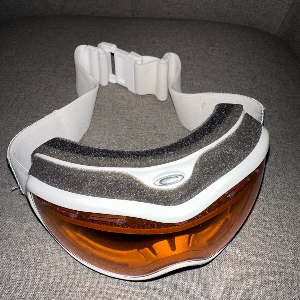 Women’s Oakley Snow goggles
